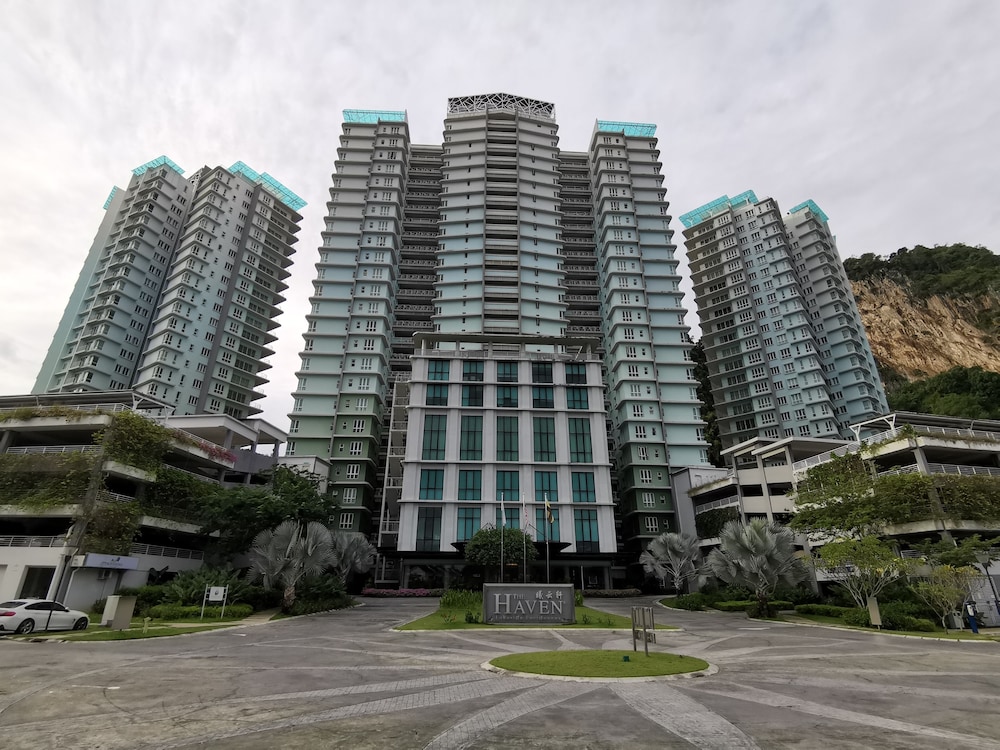 Mountain & Lake Views' Suite Cycas