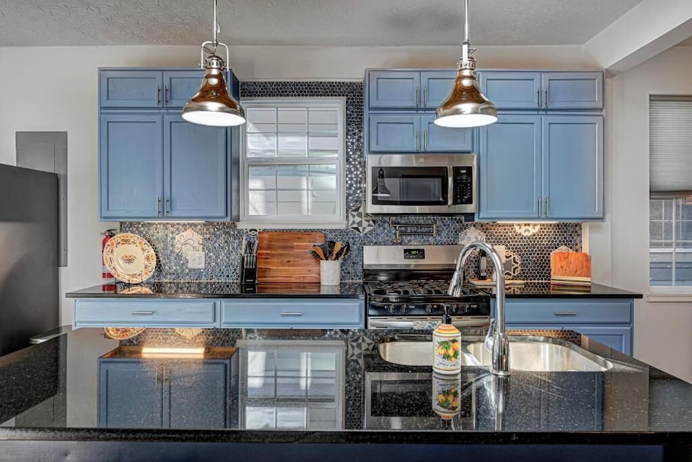Spacious Home for Groups with Hot Tub in Indy