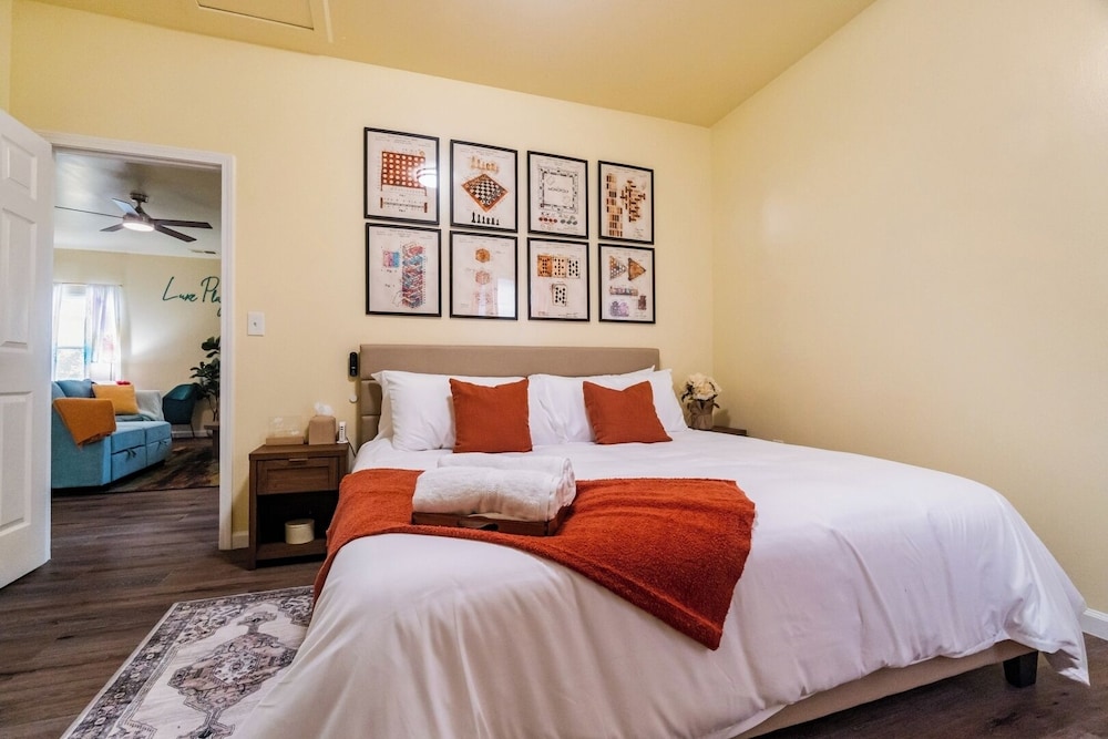 3BR Getaway Hot Tub, Games & Family Fun