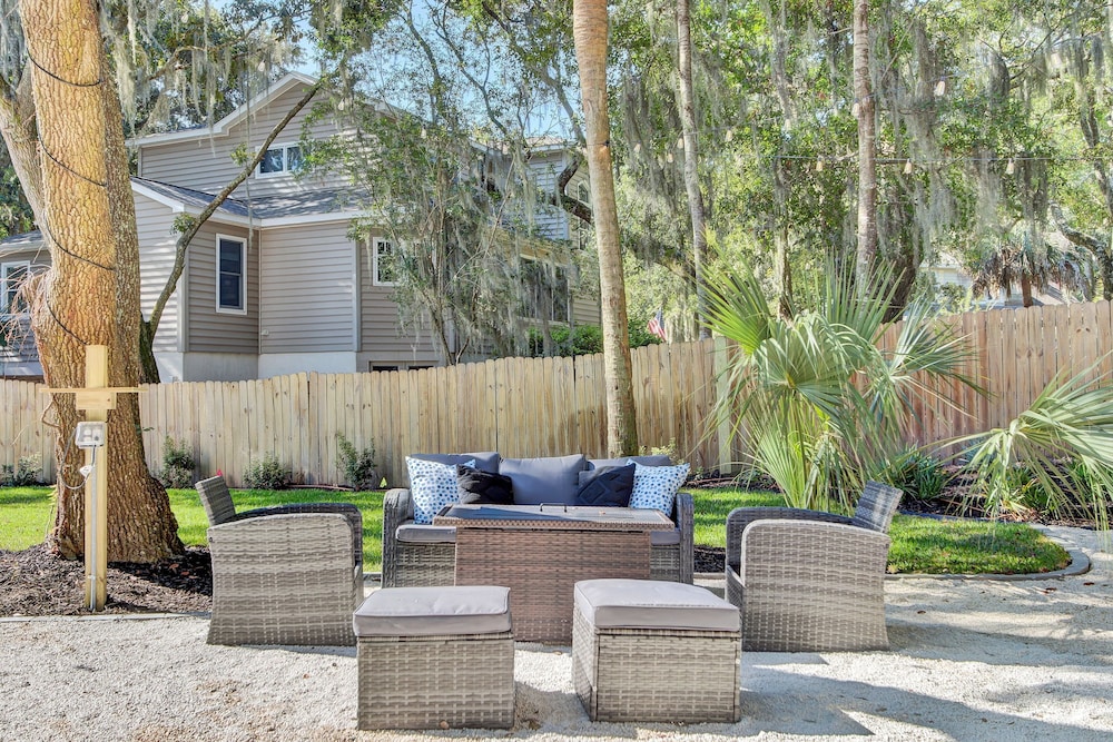 Southern Oasis by Avantstay 0 5mi Walk to the Beach Pool Patio Large Yard