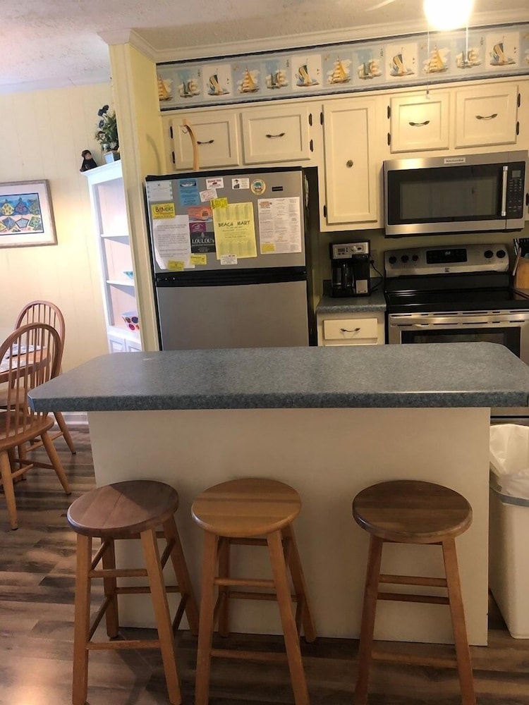 Drop Anchor - 1b 2 Bedroom Home by RedAwning