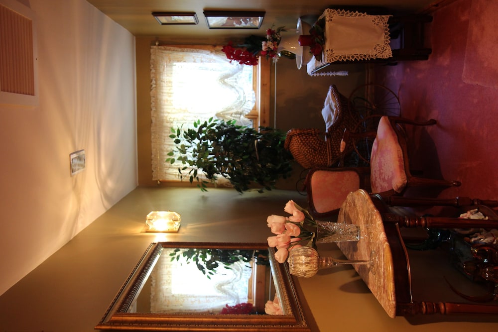 Jewel on the Hill Bed & Breakfast