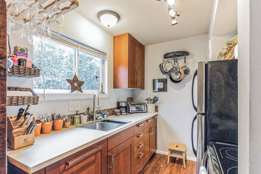 Cozy Retreat in Central East Austin - Image 4