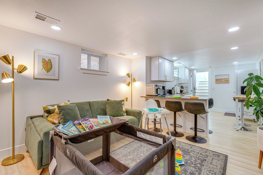 Wash Park Access: Denver Apt w/ Outdoor Dining!