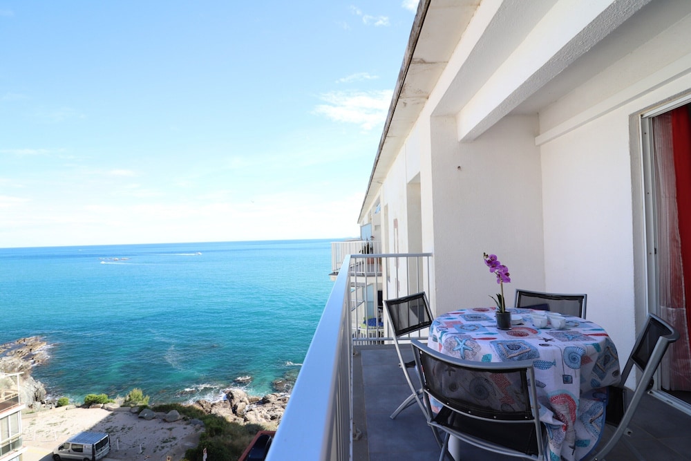 Apartment in Roses With Balcony
