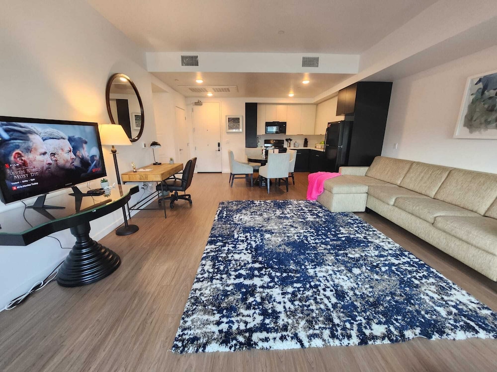 Premier Apts in Vibrant Downtown LA