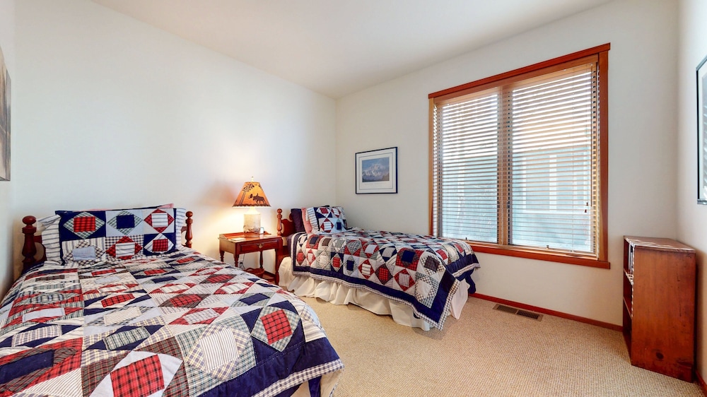 Snowcreek V #819 4 Bedroom Condo