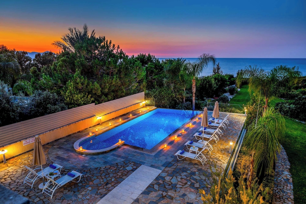 Harmonia Beach Villa