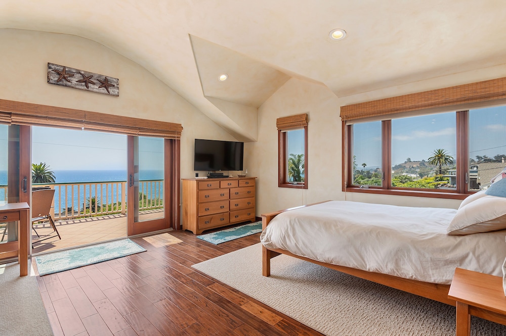 Blue Ocean View Retreat - Minutes to Beach
