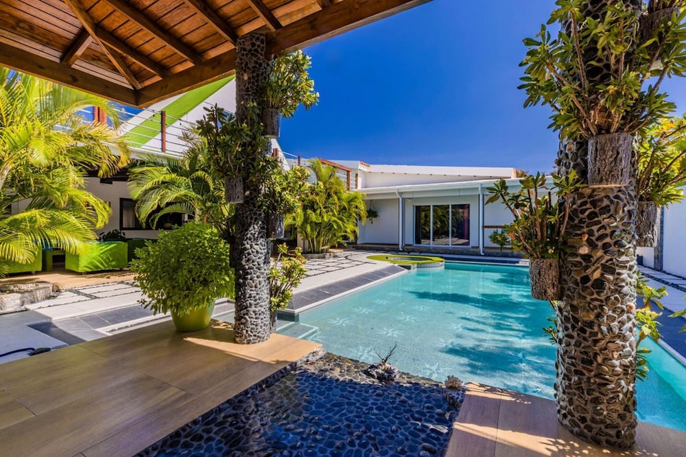 Private Retreat w 5 BR Spa Pool Jacuzzi
