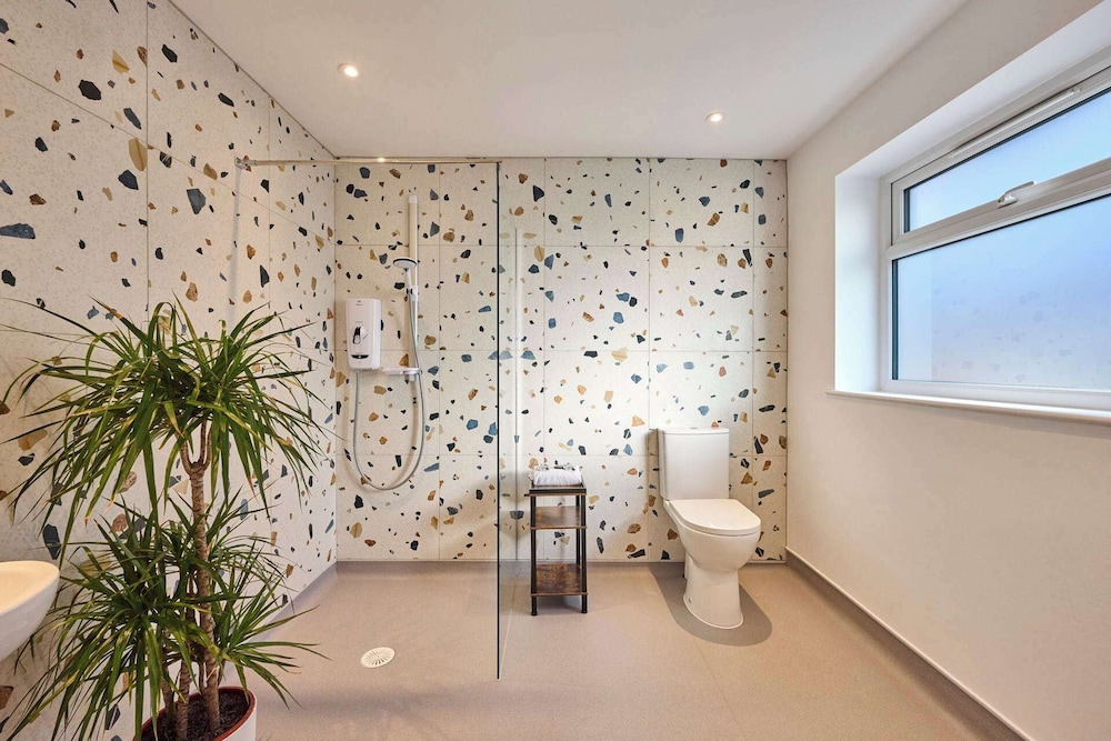 Host Stay Roundwood House