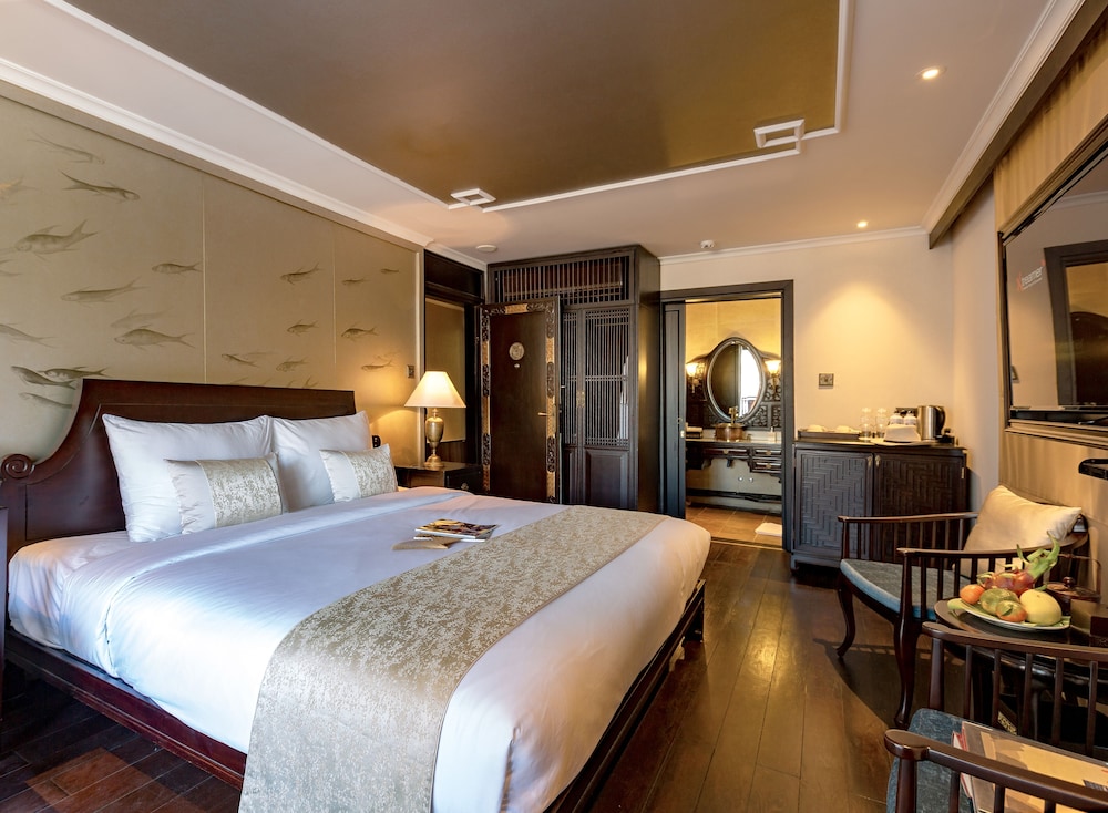 Heritage Line Violet cruise – Ha Long Bay & Lan Ha Bay - Image 4