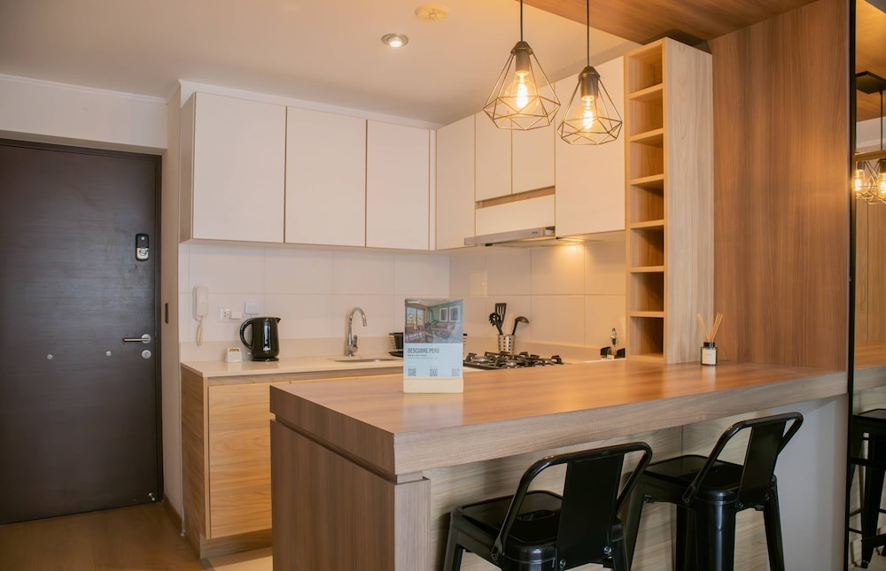 w Bright 1BR w Private Balcony in Barranco