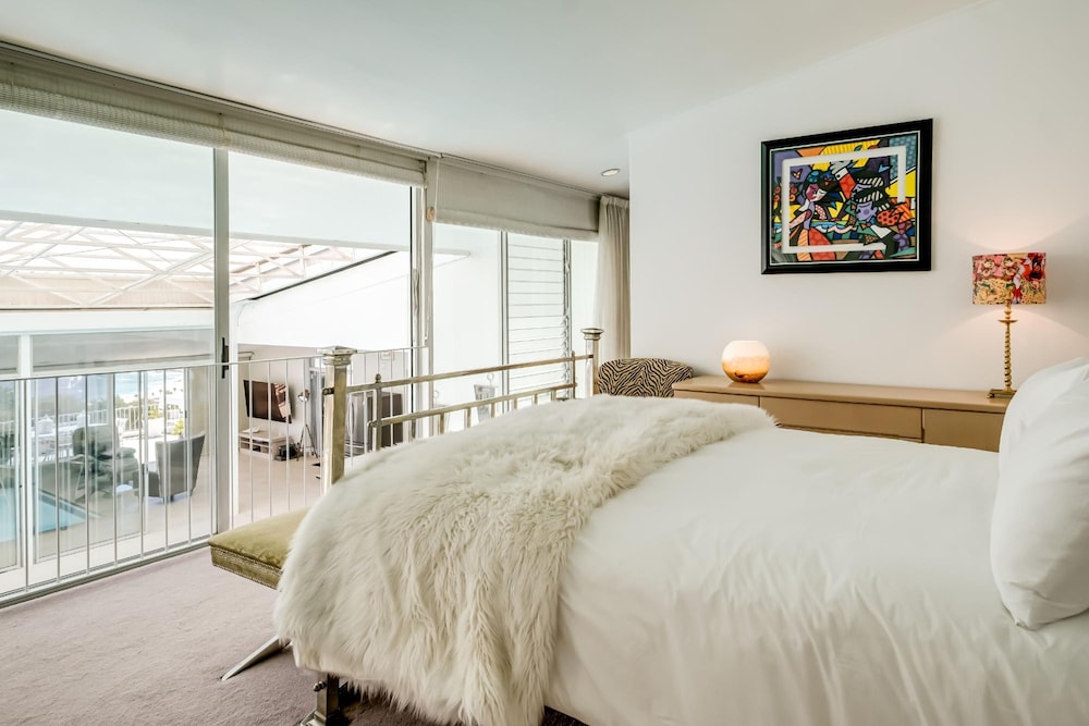 3bed With Indoor Pool and Sea Views The Sanctuary