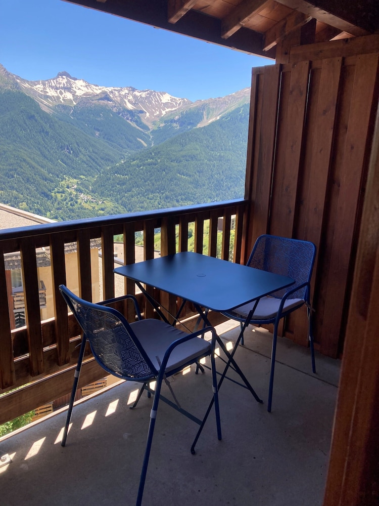 Alpine Apartment With Balcony