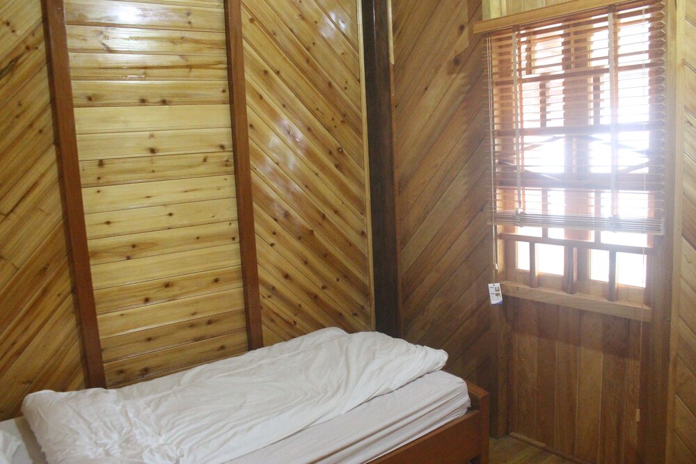 H'mong Home Mountain View view 3