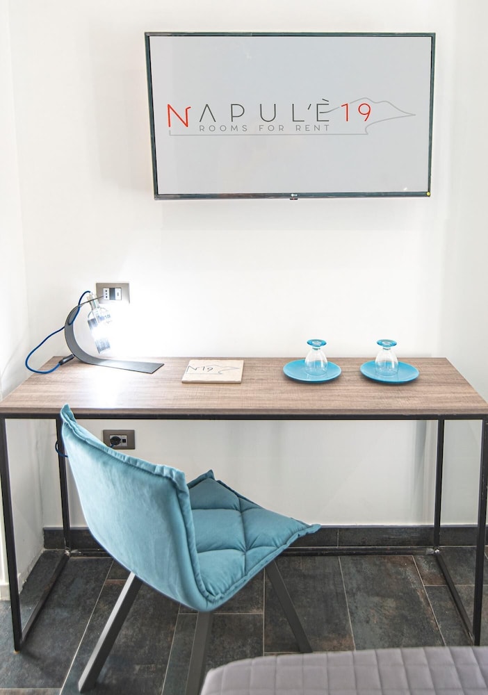 Napul'è 19 en Naples — hotel room