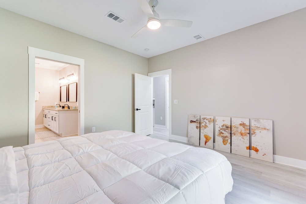 Pet-friendly Pensacola Home: Central Location