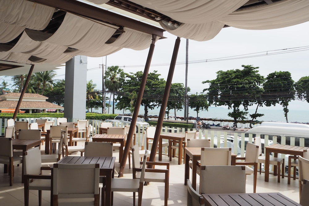 GRAND JOMTIEN PALACE HOTEL