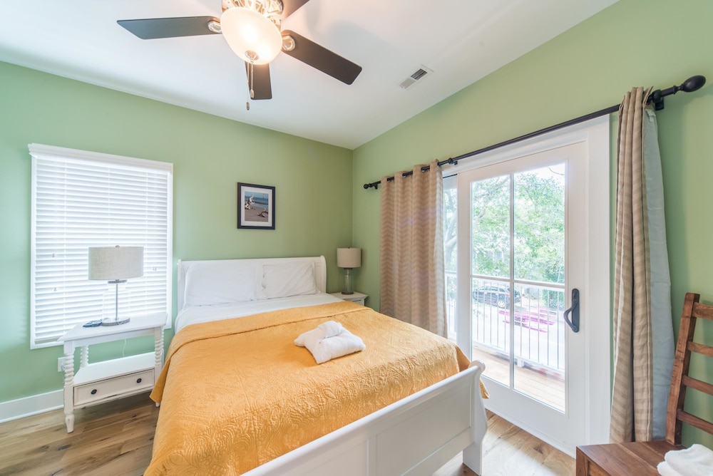 Charleston Vacations - E Ashley A 121 4 Bedroom Holiday Home By My Ocean Rentals - Property Image 2