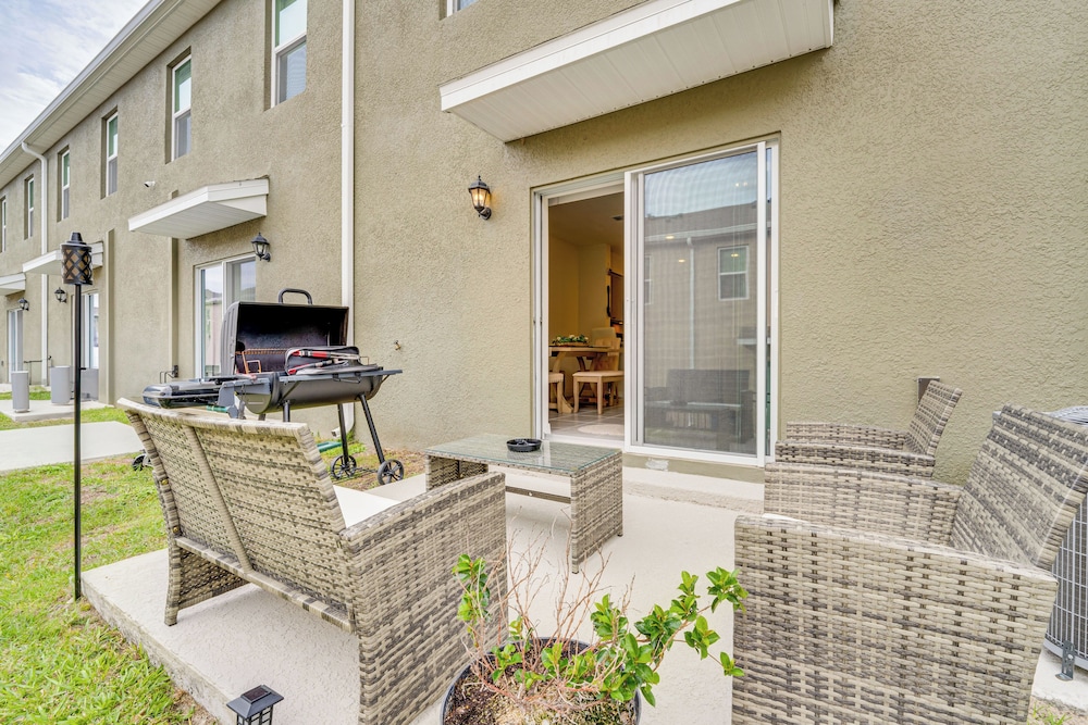 Davenport Home w/ Pool Access & Patio!