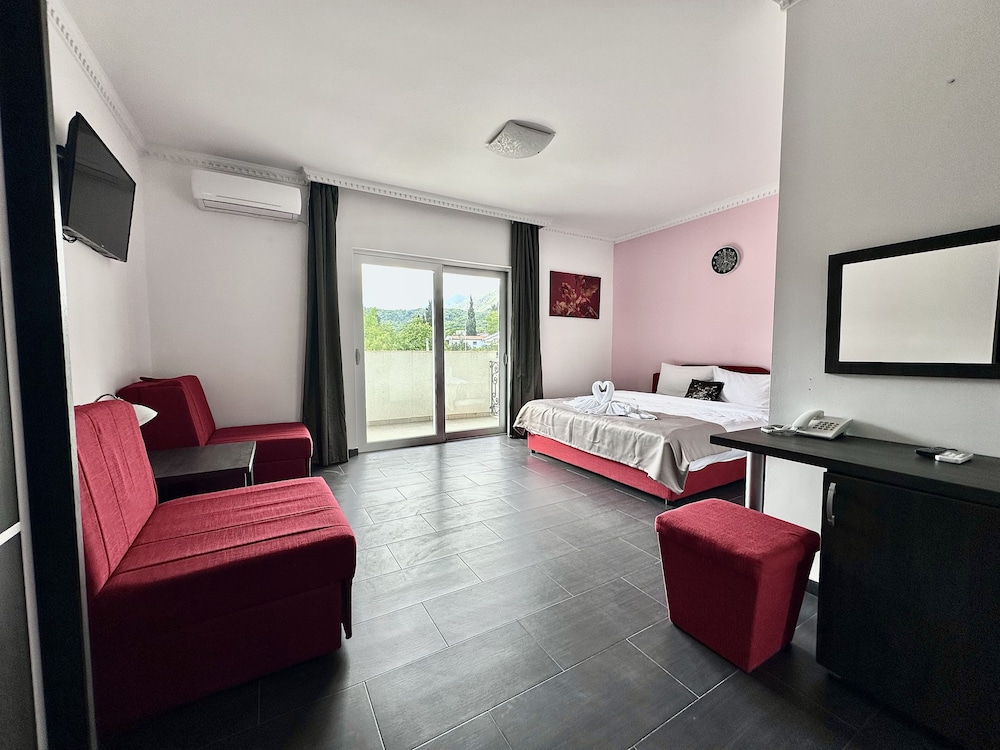Guest House West Gate
