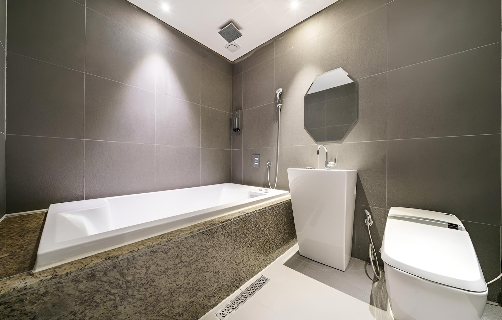Cheonan La Tree Hotel view 4