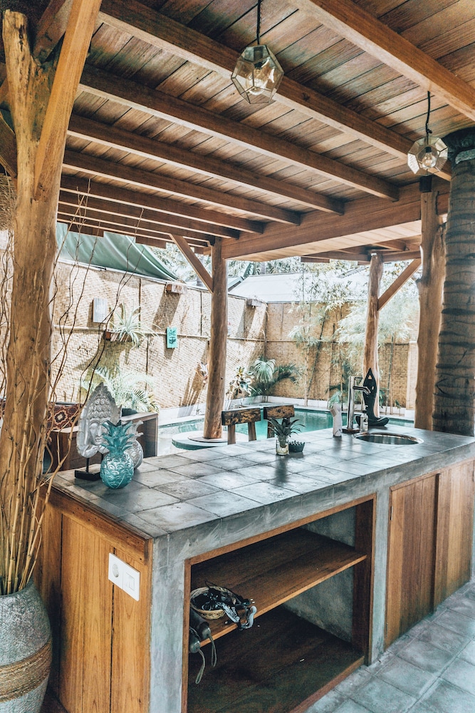 Gili Treehouses