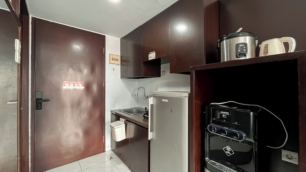 Homey Studio At Sahid Metropolitan Apartment