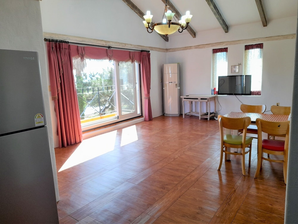 Lime Orange Vill Pension