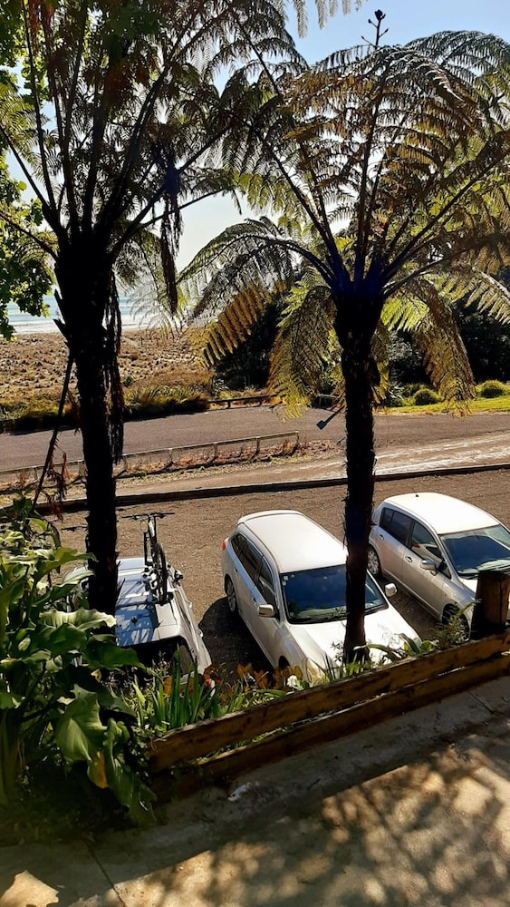 Ohiwa Beach Apartments Motel