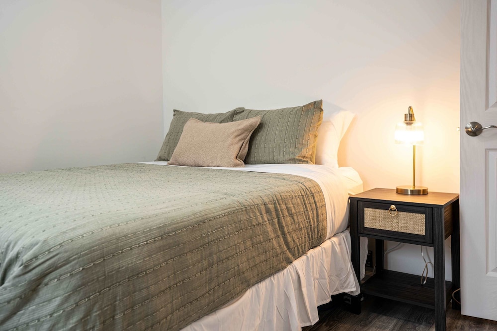 The Greystone - Stay for 12!