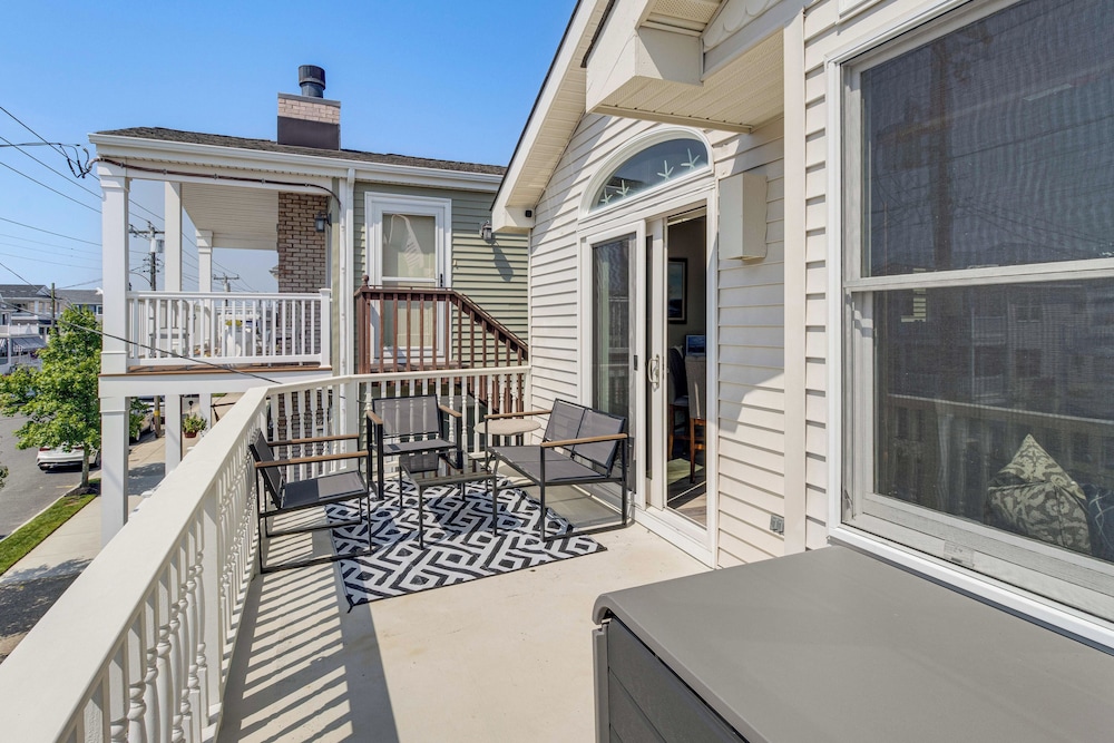 2 Blocks to Beach Access: Ocean City Adventure!