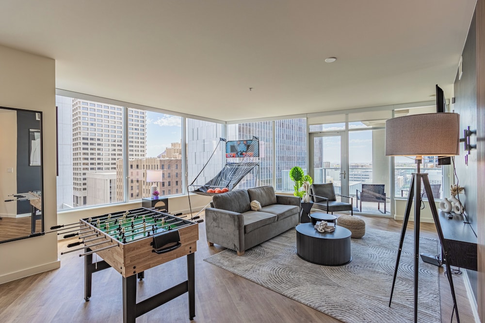 ROVE LIVING/KL - 44 Monroe