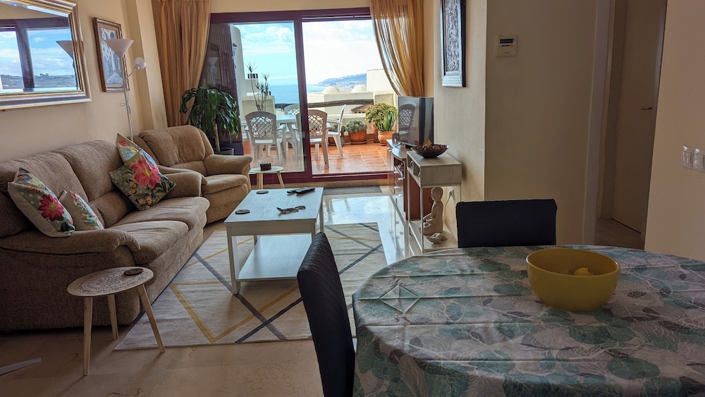 Casares Costa, Vista Bahia,2 Bedroom Bathroom