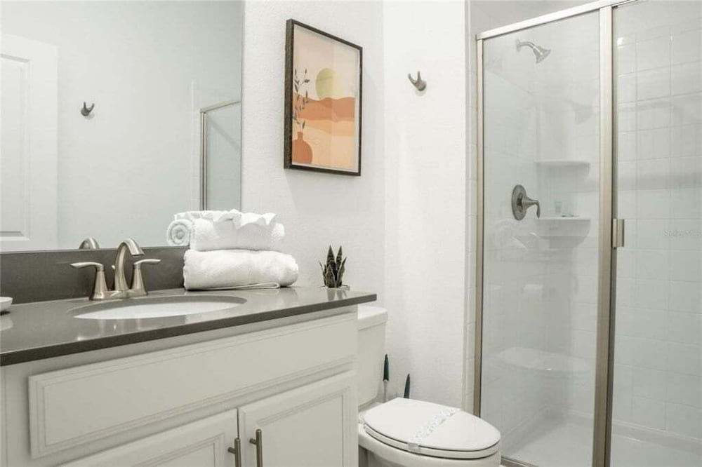 Stunning 4 Bed Townhome Pool & Waterpark 4 Bedroom Townhouse