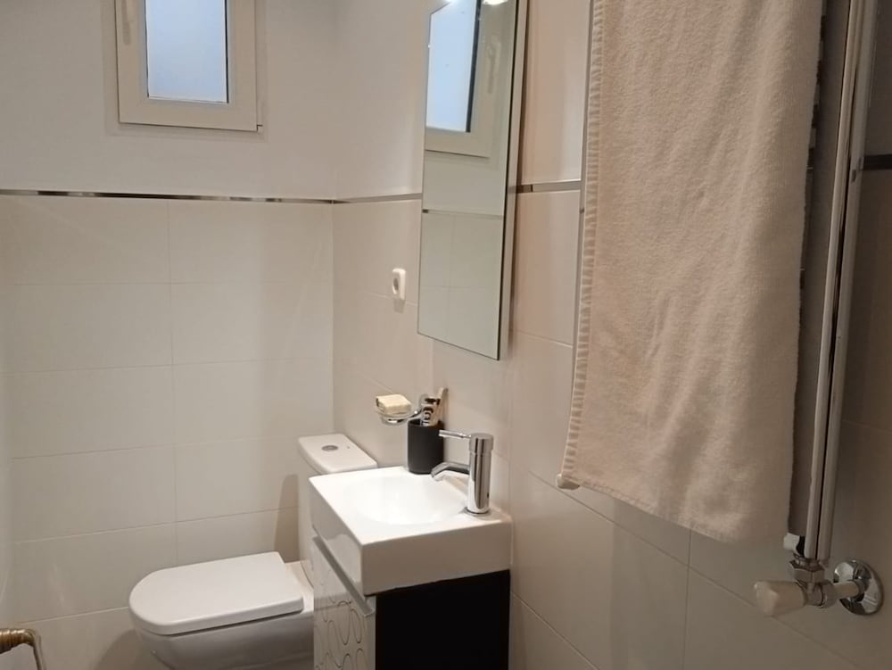 Lezat - 3 Bedrooms in R os Rosas