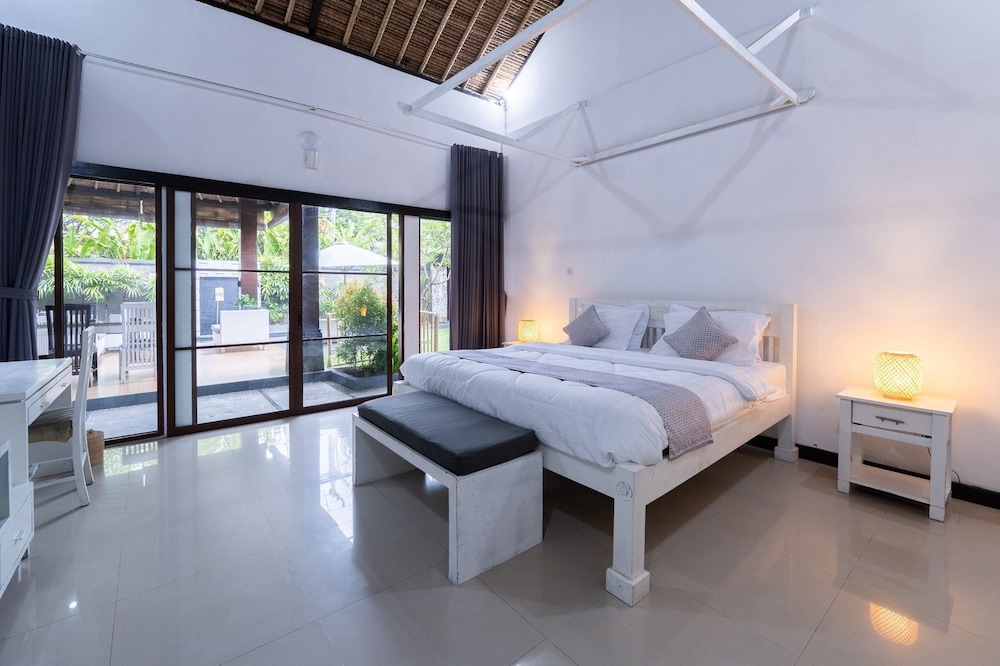 Karen's Tropical Villa