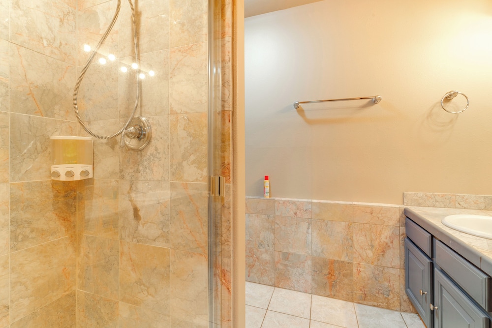 Near Ski Resorts & Trails: Truckee Home w/ Hot Tub