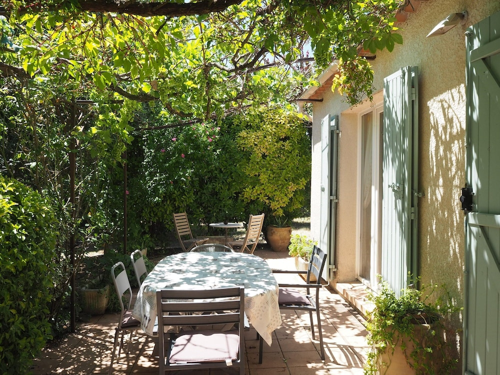 Cozy Vacation House With Pool, Vernegues