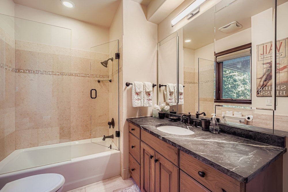 Fairway Drive Retreat 6 Bedroom Home