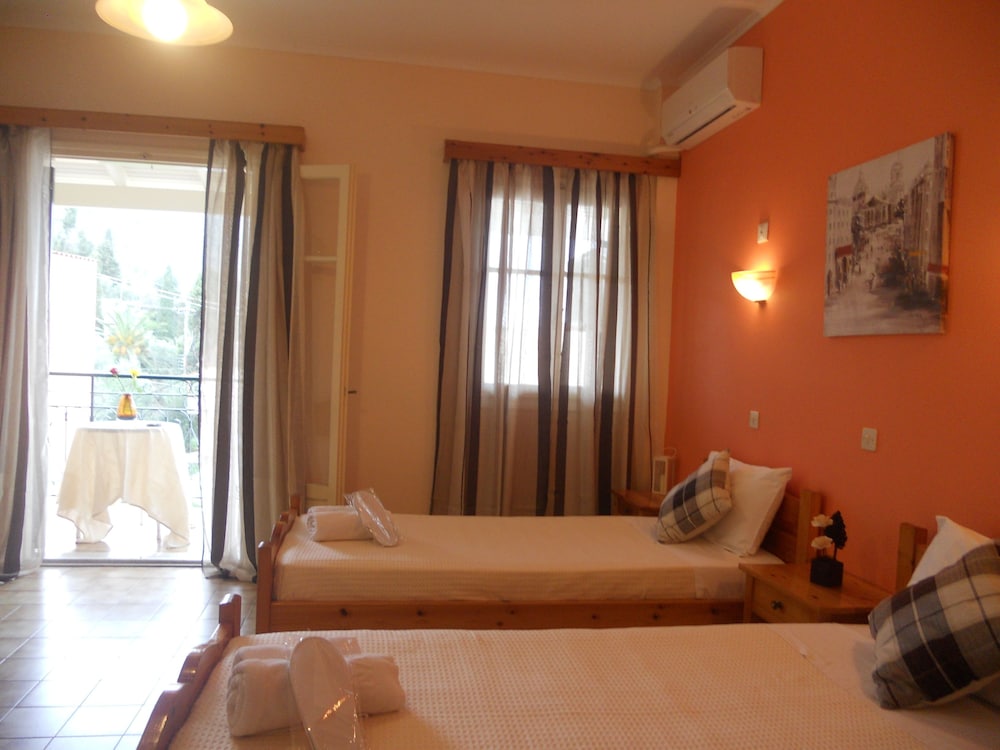 Elli Marina Studios & Apartments