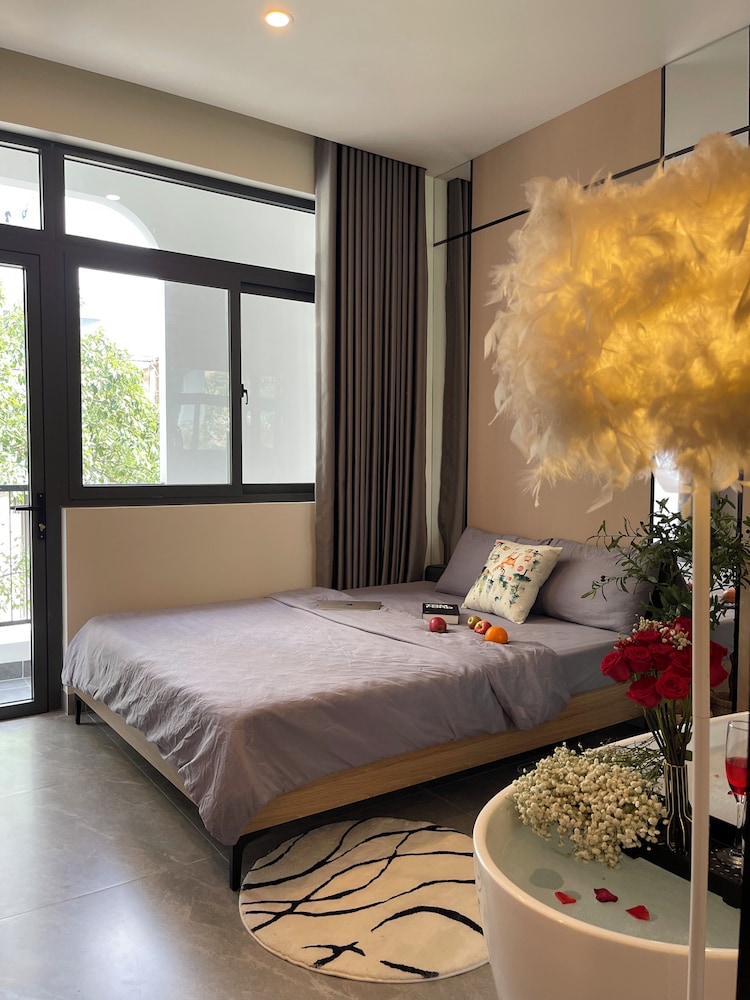 Unite StayCation Le Van Sy