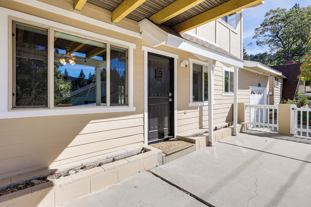 Lakefront Jonesville Cabin w/ Dock  Fire Pit! - Property Image 10