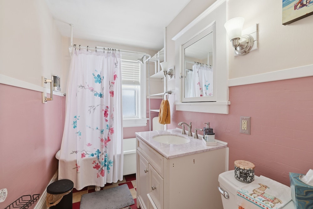 Charming St Paul Getaway 4 Bedroom Home