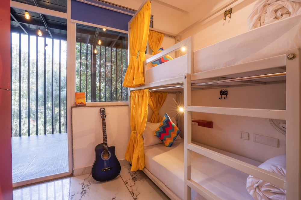 goSTOPS PLUS Gurugram, Baani Square