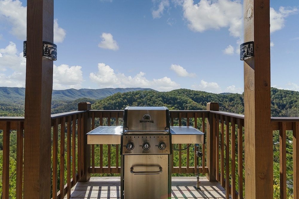A Bear-riffic View - 4 Bedrooms, 4.5 Baths, Sleeps 14 4 Cabin by RedAwning view 3