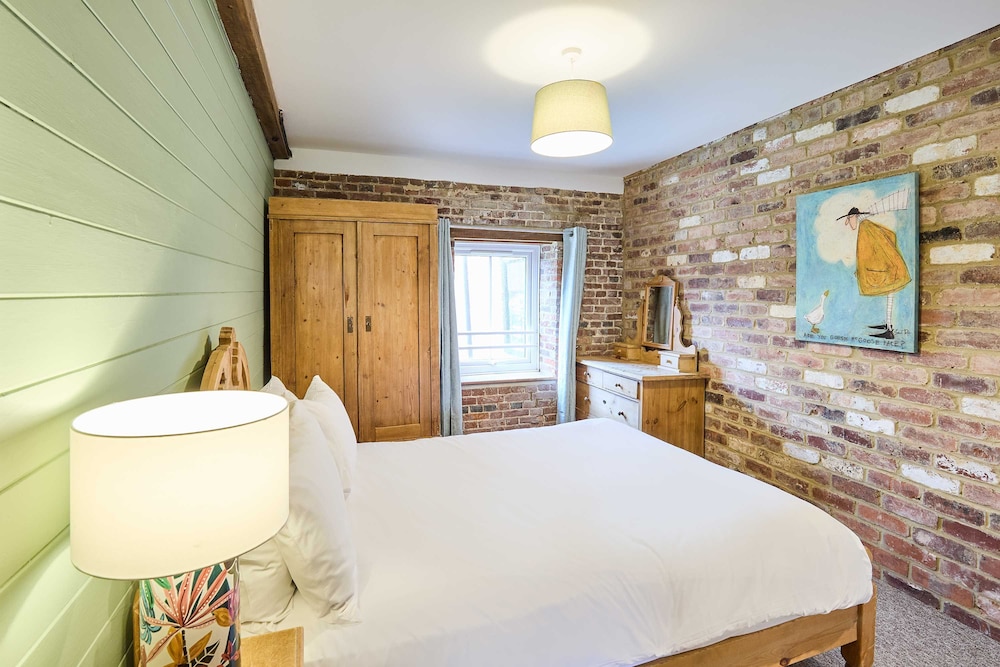Host Stay West Barn