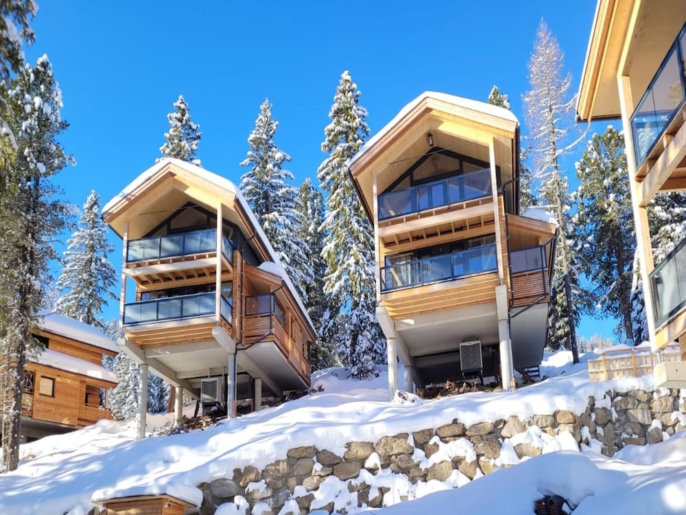 Appealing Chalet With Balcony
