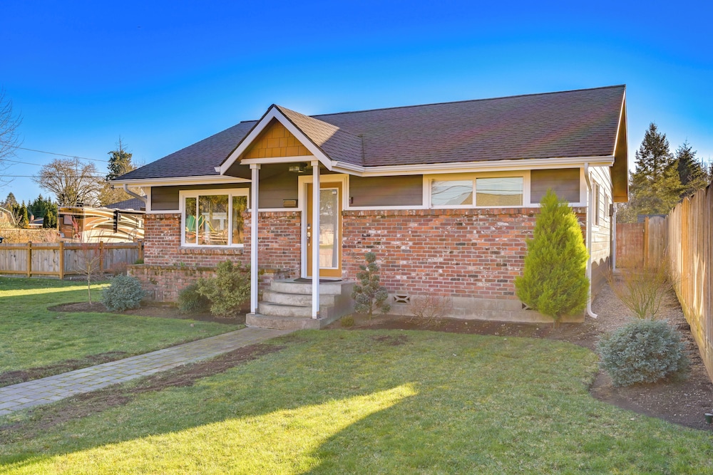 Family-friendly Cottage w/ Playground in Centralia